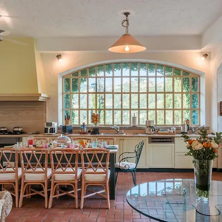 La Cicaliera 10, Emma Вилла