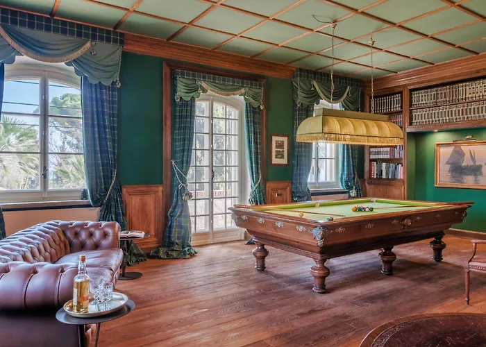 La Cicaliera 10, Emma Villa