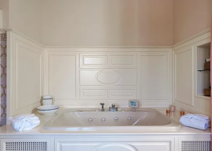 La Cicaliera 10, Emma Villa