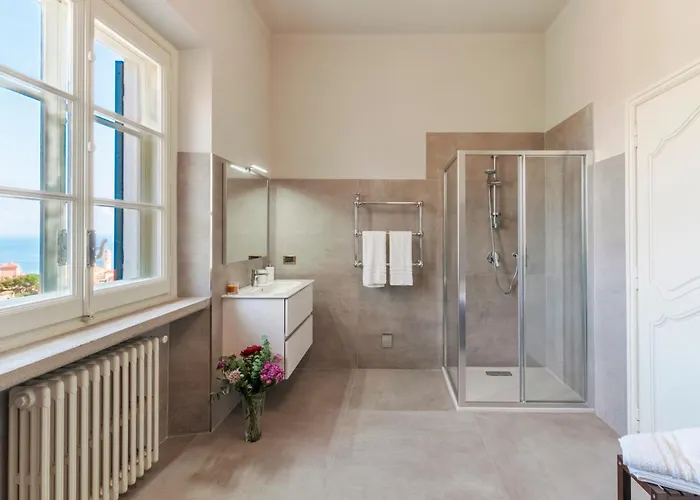 La Cicaliera 10, Emma Villa